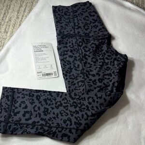 Athleta Salutation StashPocket ll capri Black Leopard  XXSP
